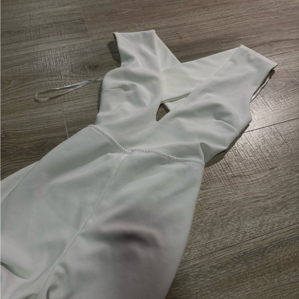 Lulus white wide leg open back jumpsuit nwot - Picture 2 of 3